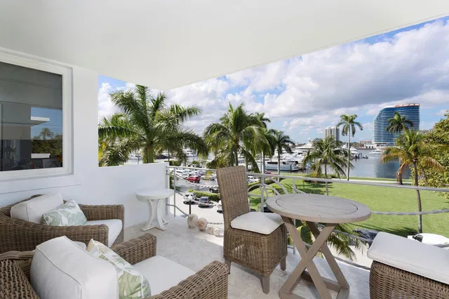 455 Australian Avenue #4f