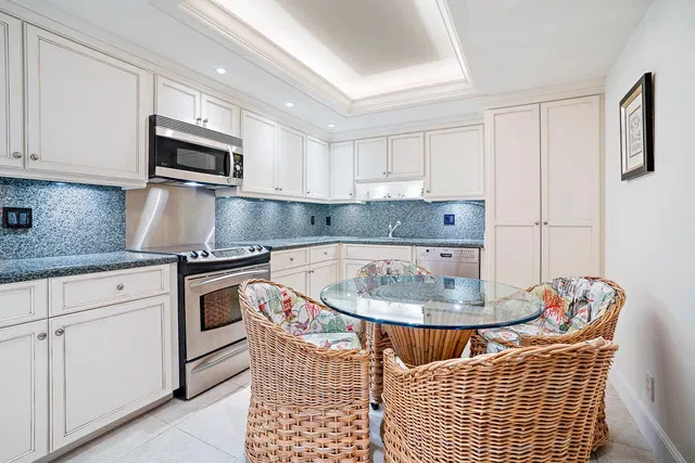 Winthrop House Condos Unit 611 photo 4