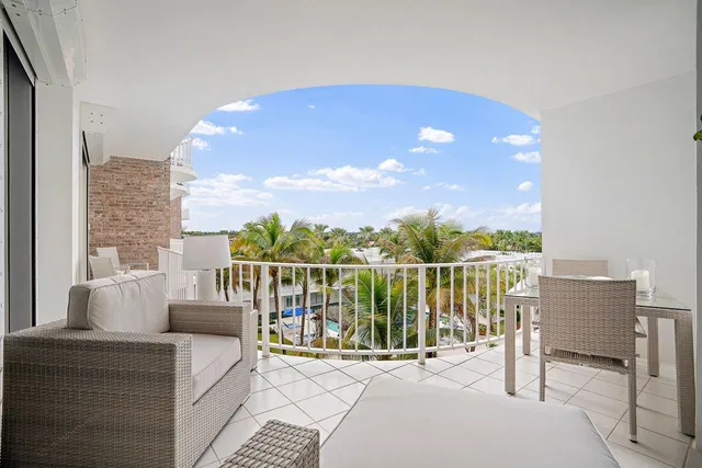 Winthrop House Condos Unit 611 photo 9
