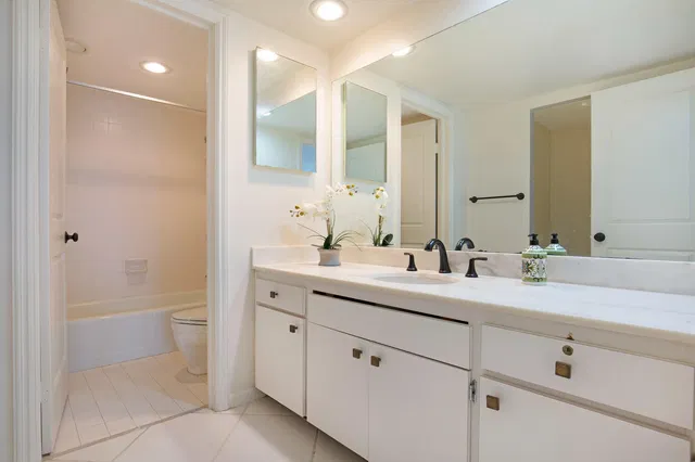 Winthrop House Condos Unit 222 photo 8