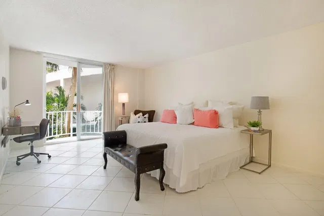 Winthrop House Condos Unit 222 photo 9