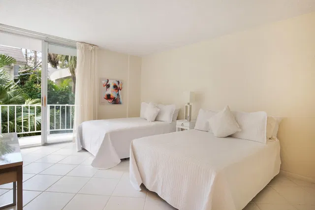 Winthrop House Condos Unit 222 photo 11