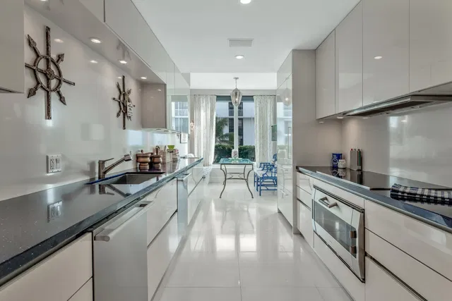 Dunster House Palm Beach Unit 2b photo 7