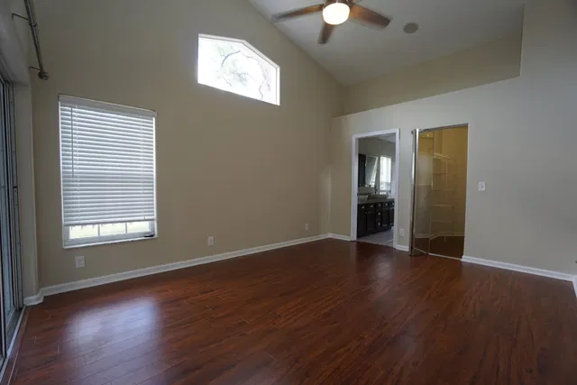 Residence photo 11