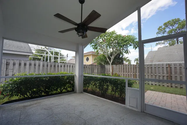 Residence photo 14