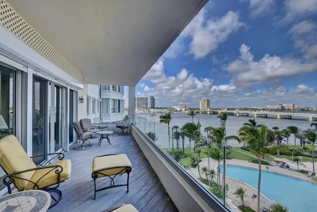 44 Cocoanut Row #513b