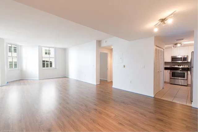 The Strand Unit 708 photo 5