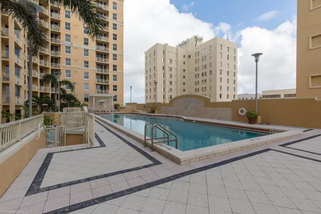The Strand Unit 708 photo 15