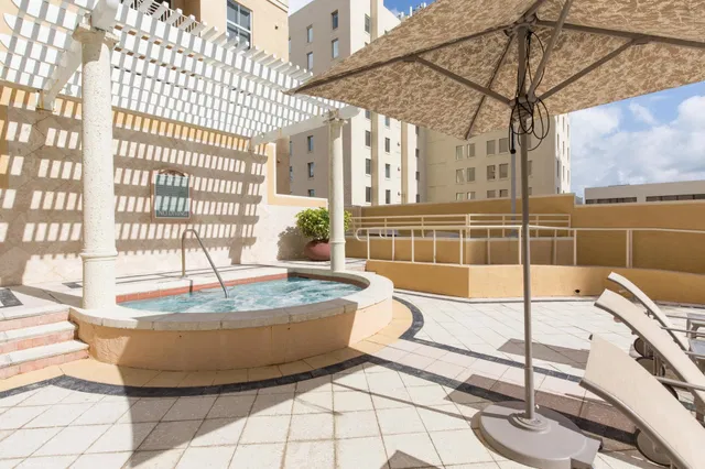 The Strand Unit 708 photo 17
