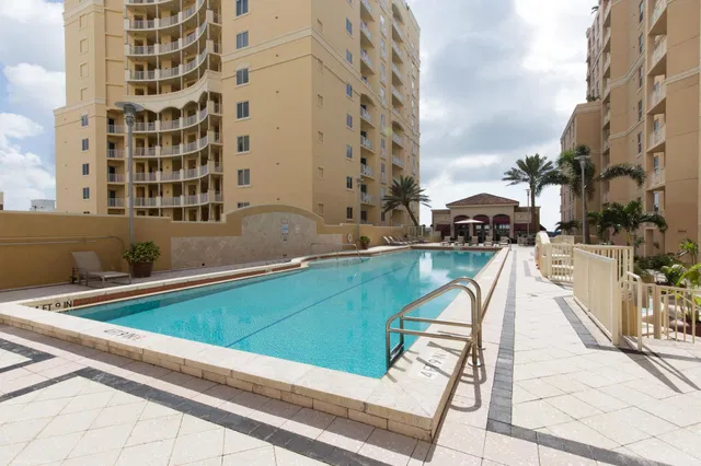 The Strand Unit 708 photo 18