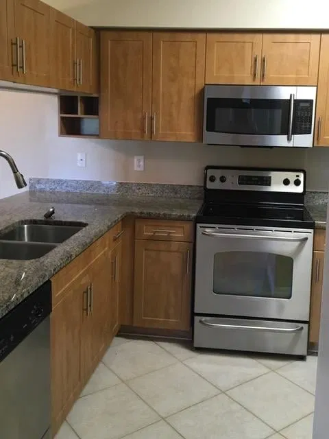 Unit 307 photo 5