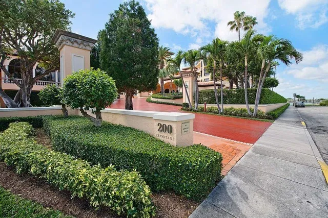 200 Bradley Place #201