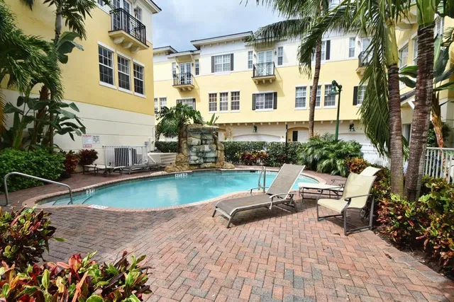 Hamilton Place Unit I photo 24