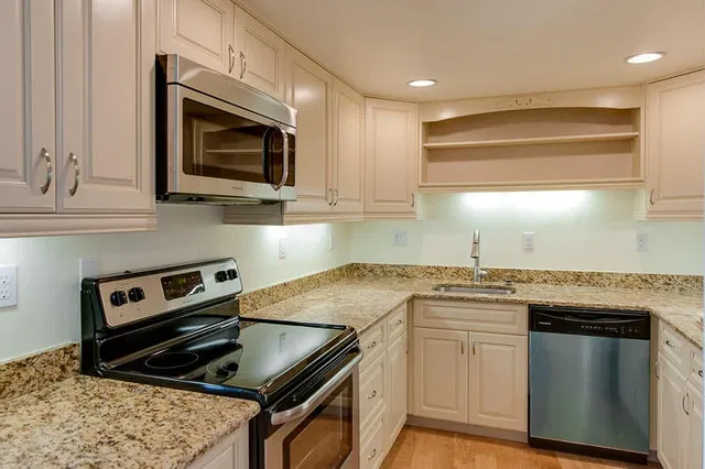 Trianon Unit 1003 photo 7