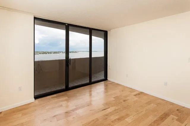 Trianon Unit 1003 photo 8