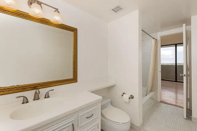 Trianon Unit 1003 photo 9