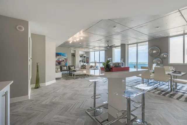Villa Lofts Unit 902 photo 3