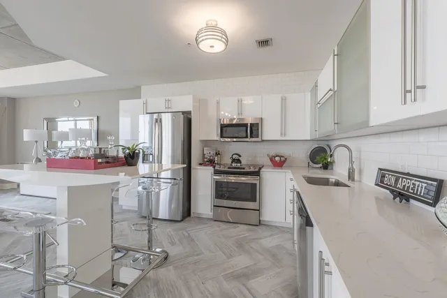Villa Lofts Unit 902 photo 4