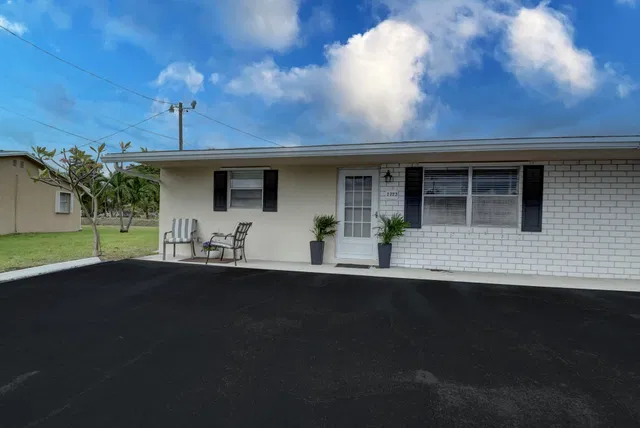 Residence photo 2