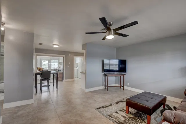 Residence photo 3
