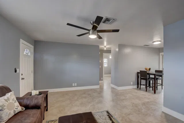 Residence photo 5