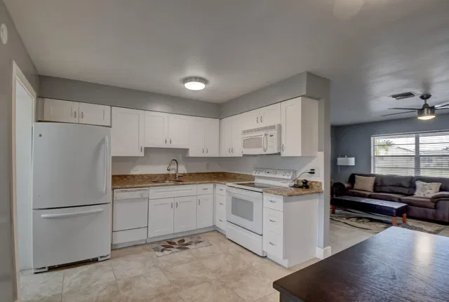 Residence photo 8