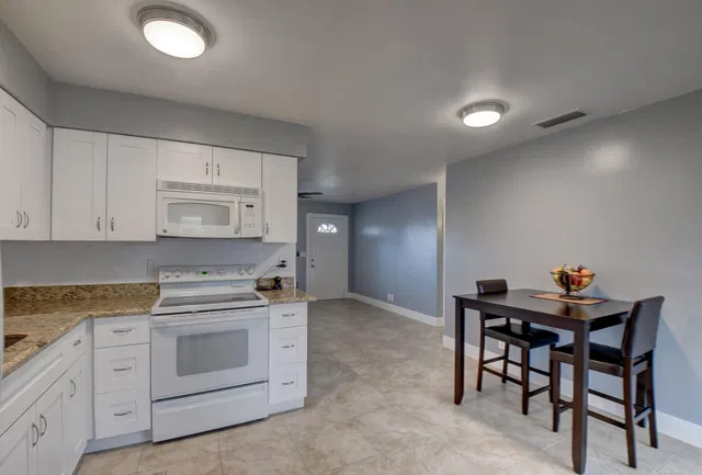 Residence photo 9