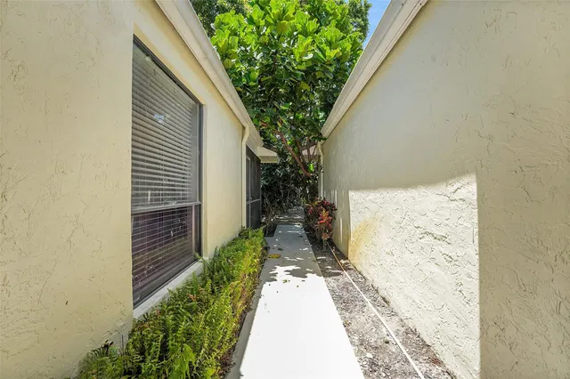 Residence photo 25