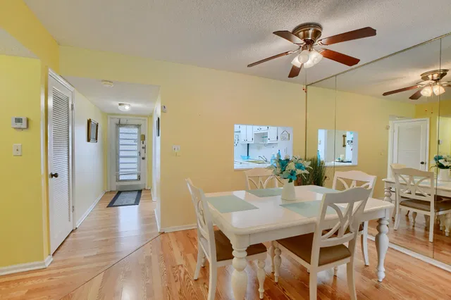 Unit 1027 photo 5