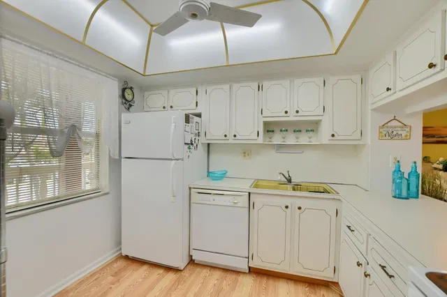 Unit 1027 photo 6