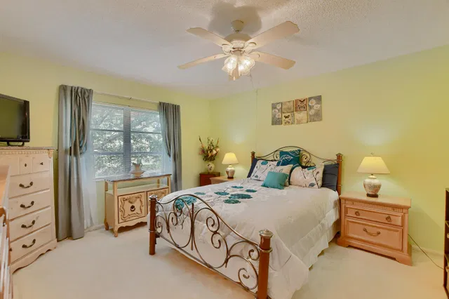 Unit 1027 photo 9