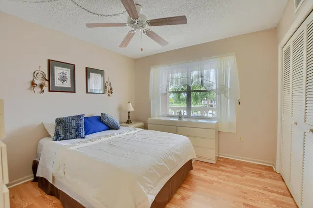 Unit 1027 photo 12