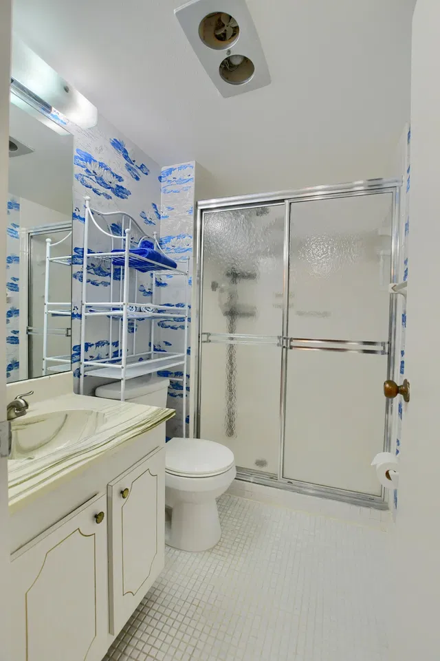 Unit 1027 photo 14