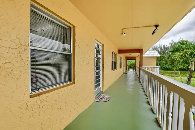 Unit 1027 photo 17