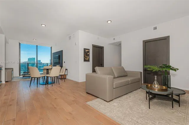 The Elser Hotel & Residences 4417