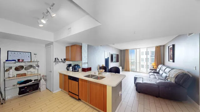 The Slade Unit 1205 photo 8