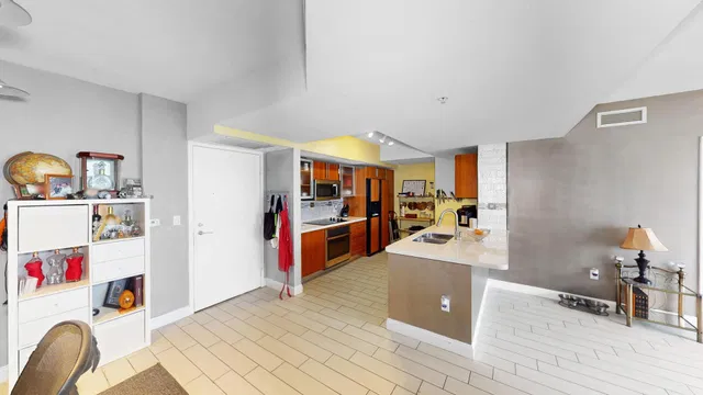 The Slade Unit 1205 photo 9