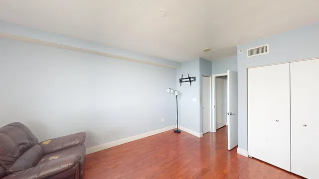 The Slade Unit 1205 photo 12