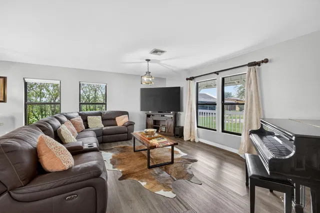 Residence photo 20