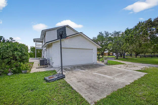 Residence photo 77