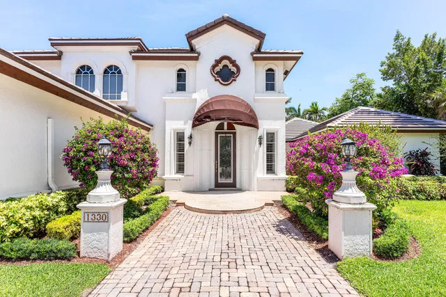 Royal Palm Yacht and Country Club Residence photo 12