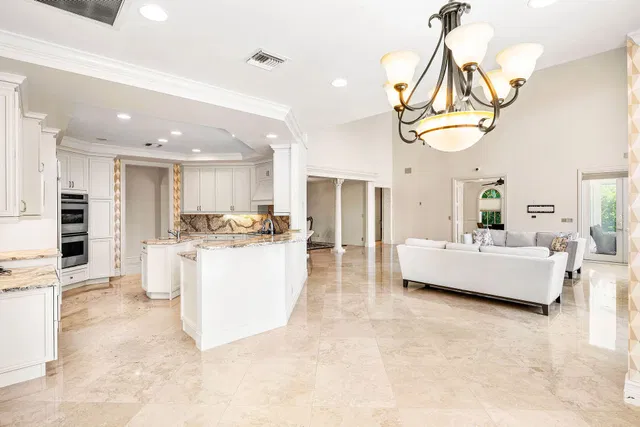 Royal Palm Yacht and Country Club Residence photo 26