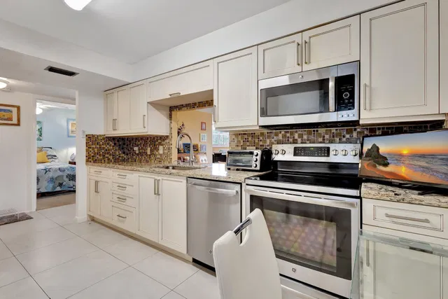 Unit 512 photo 2