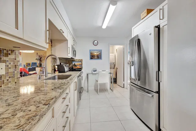 Unit 512 photo 3