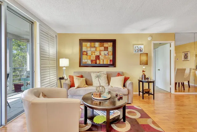 Unit 512 photo 6