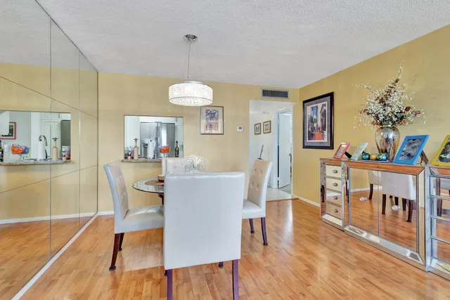 Unit 512 photo 8