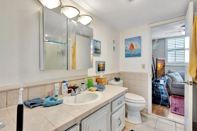 Unit 512 photo 14