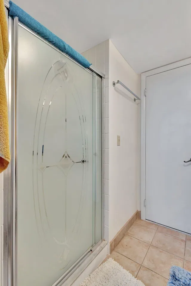 Unit 512 photo 15