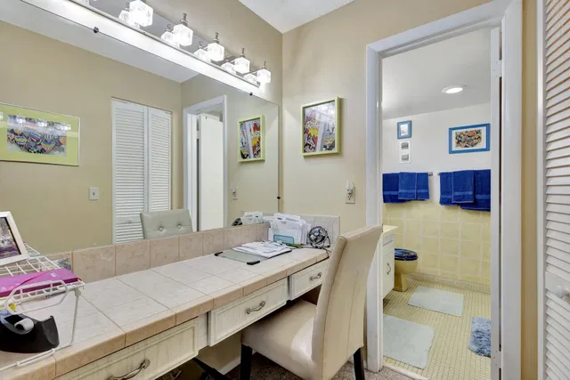 Unit 512 photo 17