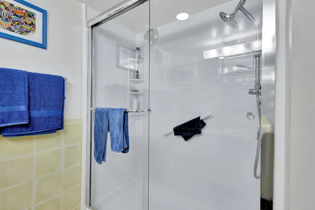 Unit 512 photo 19